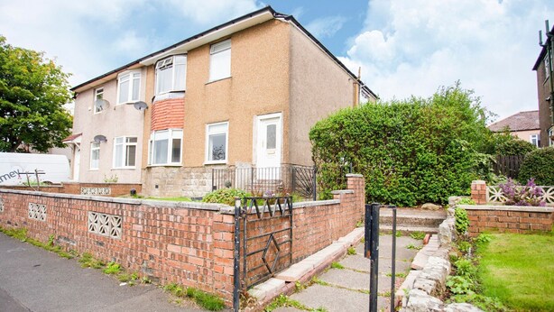 Exterior - Radiant Apartment in Glasgow near Barshaw Park (Glasgow)