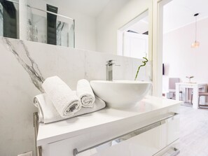 Shower, towels - Pleasant Holiday Home in Bad Camberg near Forest (Bad Camberg)