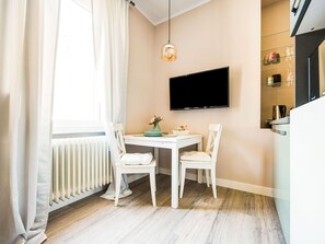 Dining - Pleasant Holiday Home in Bad Camberg near Forest (Bad Camberg)
