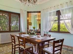 Dining - Appealing Villa in Castelfranco di Sotto With Private Pool (Castelfranco di Sotto)