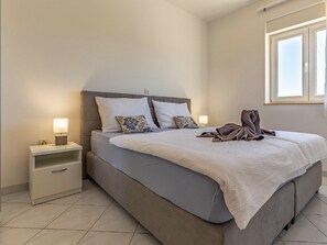 Apartment | 2 bedrooms, individually furnished, bed sheets