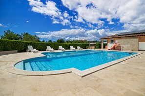 Outdoor pool - Classy Apartment in Banjole near Beach & Pula City (Medulin)