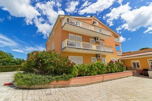 Exterior - Classy Apartment in Banjole near Beach & Pula City (Medulin)