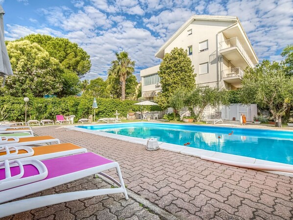 Outdoor pool - Enticing Apartment in Loano With Swimming Pool (Loano)