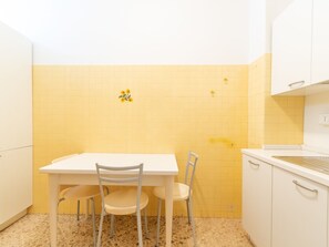 Dining - Charming Apartment in Arma di Taggia Near Vittorio Beach (Taggia)