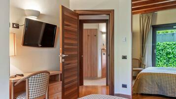 House | 1 bedroom, individually furnished