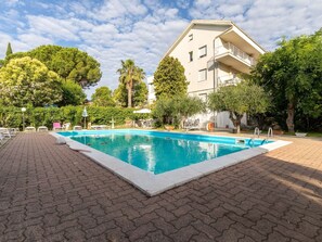 Outdoor pool - Alluring Apartment in Loano near Sea Beach (Loano)