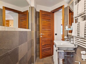 House | Bathroom