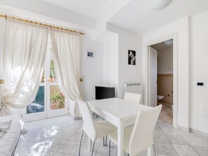 Dining - Classy Apartment in Sanremo near Sea Beach (Sanremo)