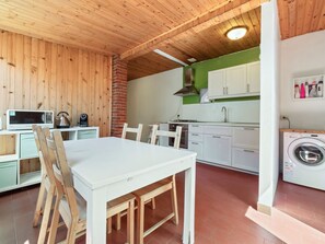 Dining - Modern Apartment in Catania With Terrace and Netflix (Catania)
