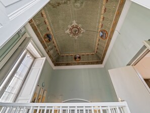 2 bedrooms, bed sheets - Modern Apartment in Catania With Terrace and Netflix (Catania)