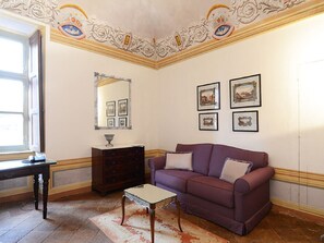 Living room - Attractive Apartment in Sandigliano With Garden (Sandigliano)