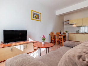 Apartment | Living area - Lovely Apartment in Banjole near Beach & Town Center (Medulin)