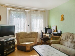 Fireplace, DVD player - Alluring Bungalow in Zschopau With Terrace (Zschopau)