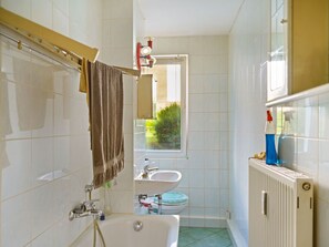 Bungalow | Bathroom | Shower, towels - Alluring Bungalow in Zschopau With Terrace (Zschopau)