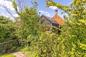 House | Garden - Snug Holiday Home in Nieuwvliet near Beach & Nature Reserve (Nieuwvliet)