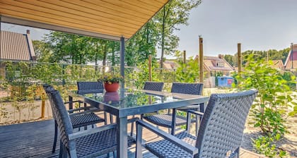 Beautiful Bungalow with Hot Tub in Kaatsheuvel