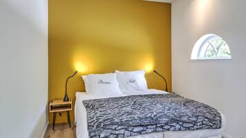 House | 5 bedrooms, individually furnished, bed sheets