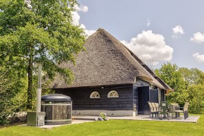 House | Exterior - Tranquil Farmhouse in Rijsbergen With Hot Tub and Garden (Rijsbergen)