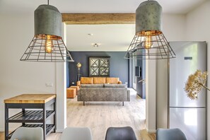 House | Living room - Tranquil Farmhouse in Rijsbergen With Hot Tub and Garden (Rijsbergen)