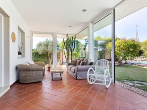 Balcony - Modern Holiday Home With Private Swimming Pool and air Conditioning (Ragusa)