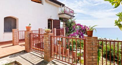 Holiday Home in Torremezzo di Falconara With Garden