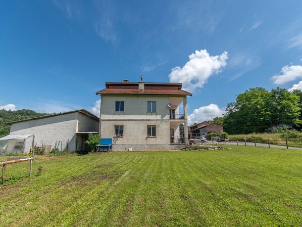 Exterior - Inviting Holiday Home in Savona With Private Garden (Dego)