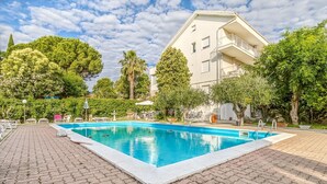 Pool - Alluring Apartment in Loano near Sea (Loano)