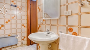 Bathroom - Alluring Apartment in Loano near Sea (Loano)