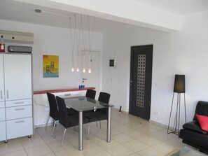 Dining - Villa in Foinikounta With Roof Terrace, Garden and Deckchair (Pylos-Nestoras)