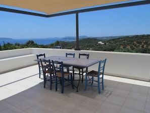 Balcony - Villa in Foinikounta With Roof Terrace, Garden and Deckchair (Pylos-Nestoras)