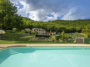 Outdoor pool - Serene Holiday Home in Serrapetrona With Swimming Pool (Serrapetrona)