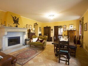 Fireplace - Serene Holiday Home in Serrapetrona With Swimming Pool (Serrapetrona)
