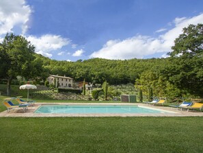 Outdoor pool - Serene Holiday Home in Serrapetrona With Swimming Pool (Serrapetrona)