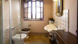 Unclassified image, 4 of 39, button - Serene Holiday Home in Serrapetrona With Swimming Pool (Serrapetrona)