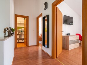 4 Schlafzimmer, individuell eingerichtet, Bettwäsche