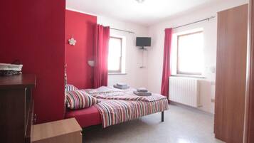 House | 1 bedroom, cots/infant beds, bed sheets