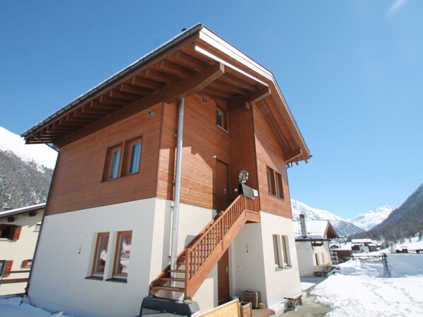 Exterior - Chic Holiday Home in Livigno near Ski Area (Livigno)