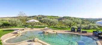 Lavish Home in Fermo With Pool