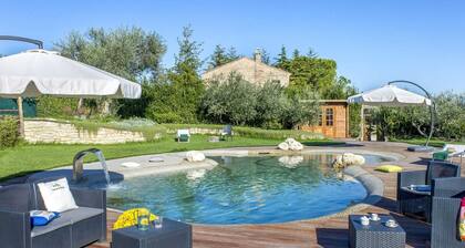 Lavish Home in Fermo With Pool