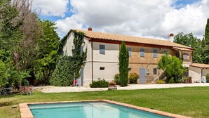 Exterior - Plush Apartment in Morro D'alba With Pool (Morro d'Alba)