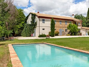 Exterior - Plush Apartment in Morro D'alba With Pool (Morro d'Alba)