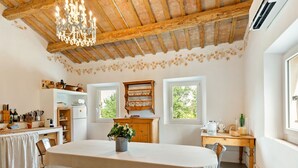 Dining - Plush Apartment in Morro D'alba With Pool (Morro d'Alba)