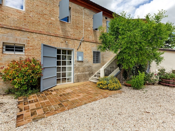 Exterior - Plush Apartment in Morro D'alba With Pool (Morro d'Alba)