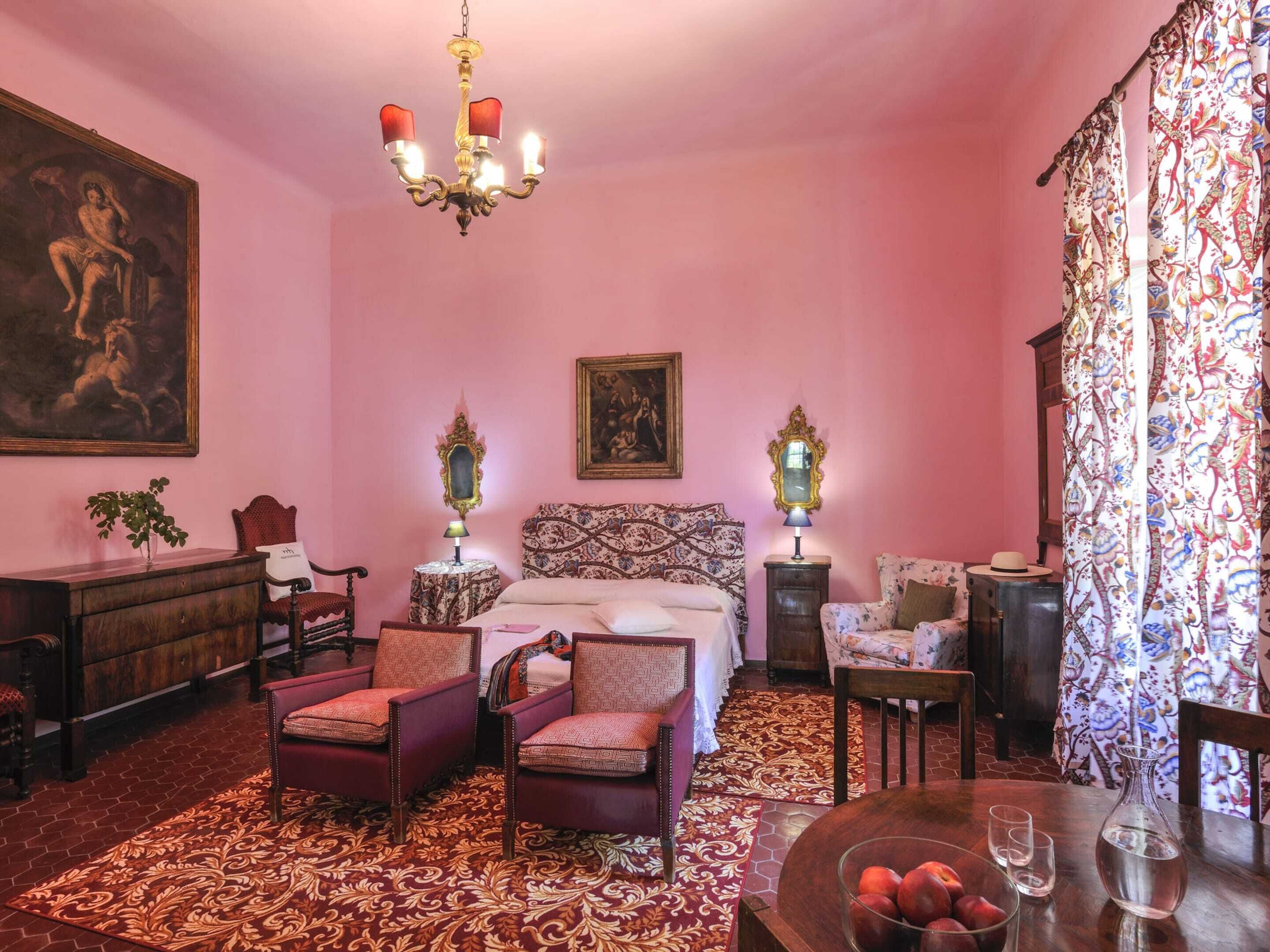 House | 4 bedrooms, individually furnished, iron/ironing board, bed sheets