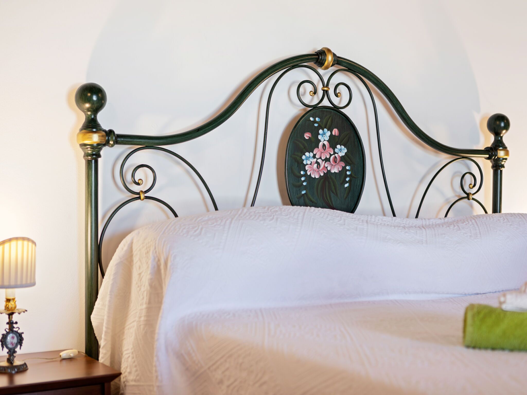 1 Schlafzimmer, individuell eingerichtet, Bettwäsche