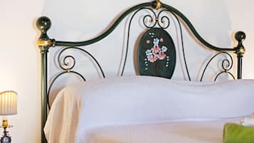 1 Schlafzimmer, individuell eingerichtet, Bettwäsche