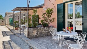 Balcony - Lovely Holiday Home in Pozzallo With Swimming Pool (Pozzallo)