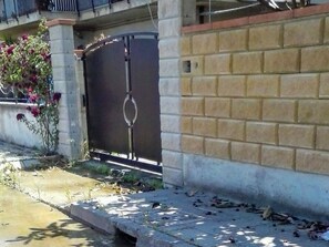 Exterior - Refreshing Holiday Home in Terme Vigliatore With Garden (Terme Vigliatore)