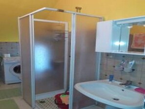 Shower - Cushy Villa in Calatabiano With Swimming Pool (Calatabiano)